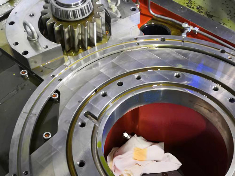 TOSHULIN更换工作台齿轮箱